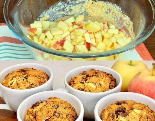 Oatmeal, Apple, and Chocolate Chip Mug Bake