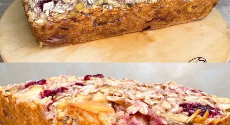 Nutritious Oat and Fruit Breakfast Bake