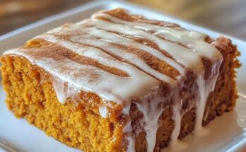 Cinnamon Roll Pumpkin Cake 🎃🍰