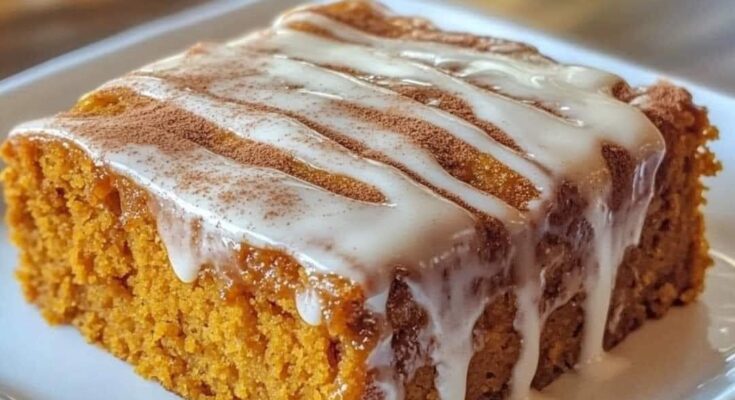 Cinnamon Roll Pumpkin Cake 🎃🍰