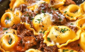 Cheesesteak Tortellini in Rich Provolone Sauce Recipe 🍽️